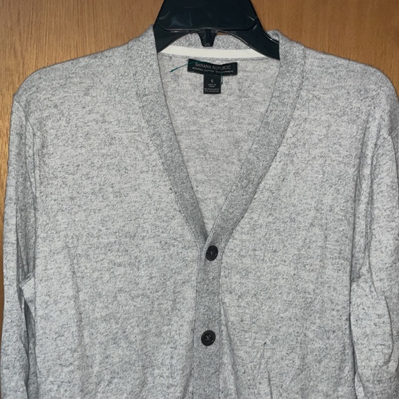 •BANANA REPUBLIC•LIGHT GRAY COTTON & CASHMERE VNECK BUTTON UP SWEATER SIZE SMALL - Picture 7 of 8